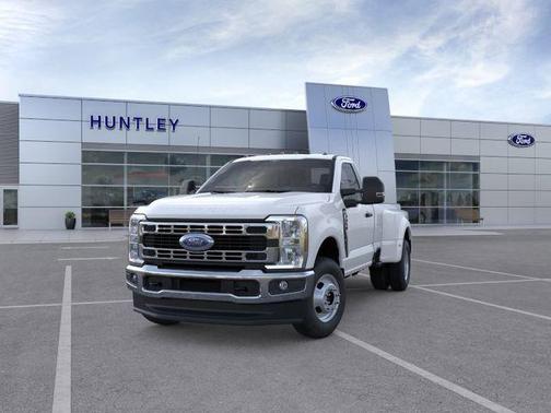 Oxford White 2026 Ford F-350 XLT