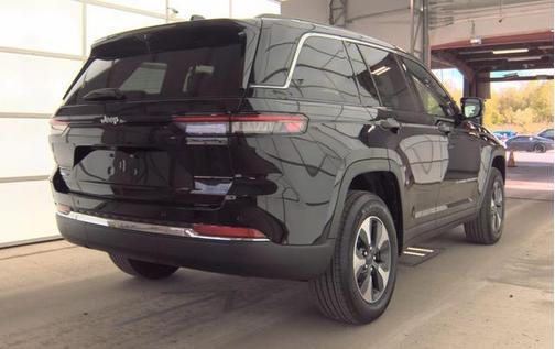 Diamond Black Crystal Pearlcoat 2022 Jeep Grand Cherokee 4xe Base