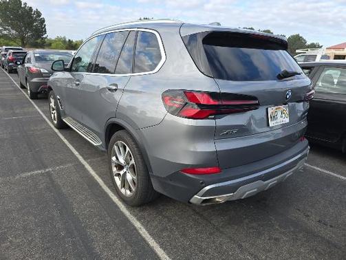 Gray Metallic 2024 BMW X5 xDrive40i