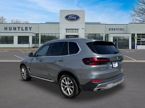 Gray Metallic 2024 BMW X5 xDrive40i