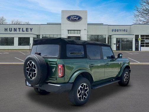 Eruption Green Metallic 2022 Ford Bronco Outer Banks