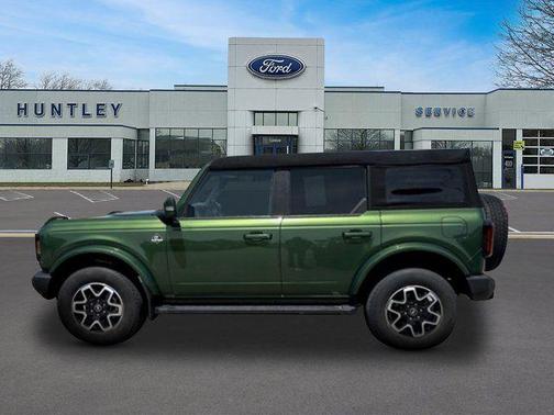 Eruption Green Metallic 2022 Ford Bronco Outer Banks