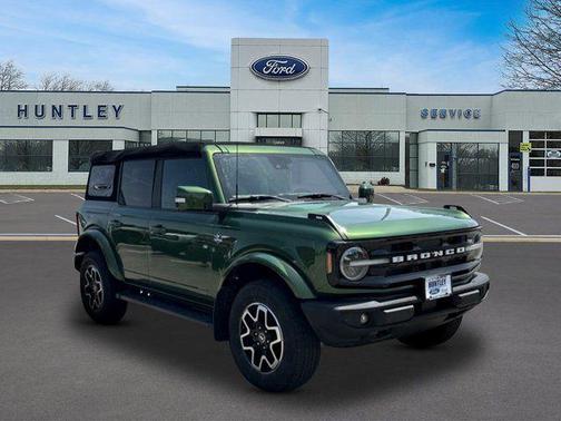 Eruption Green Metallic 2022 Ford Bronco Outer Banks