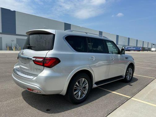 2021 INFINITI QX80 Luxe