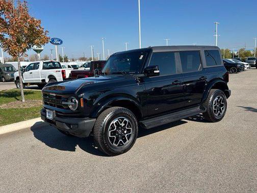 Shadow Black 2025 Ford Bronco Outer Banks