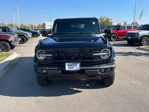 Shadow Black 2025 Ford Bronco Outer Banks
