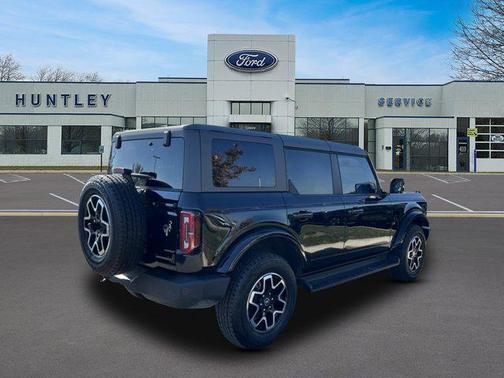 Shadow Black 2025 Ford Bronco Outer Banks
