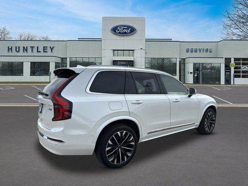 Crystal White Pearl 2025 Volvo XC90 B6 Plus 7-Seater