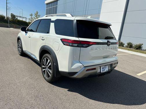 2023 Nissan Pathfinder Platinum 4WD