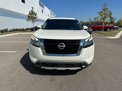2023 Nissan Pathfinder Platinum 4WD