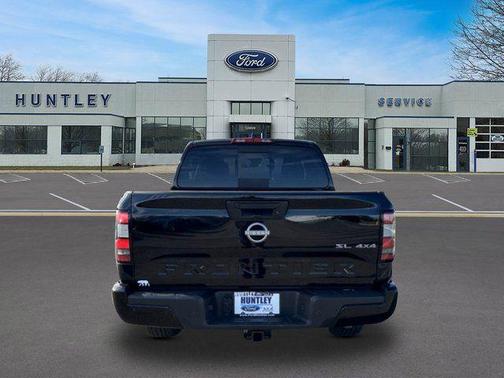 2024 Nissan Frontier SL