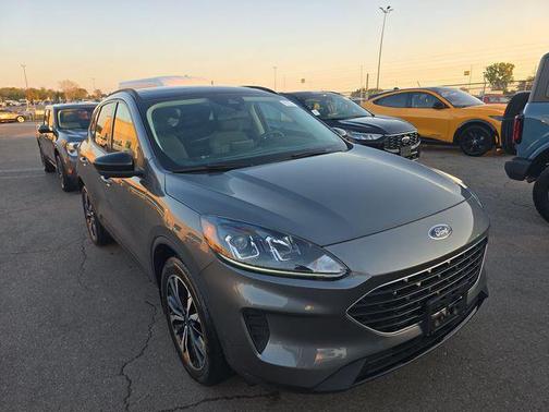 Carbonized Gray Metallic 2022 Ford Escape SE