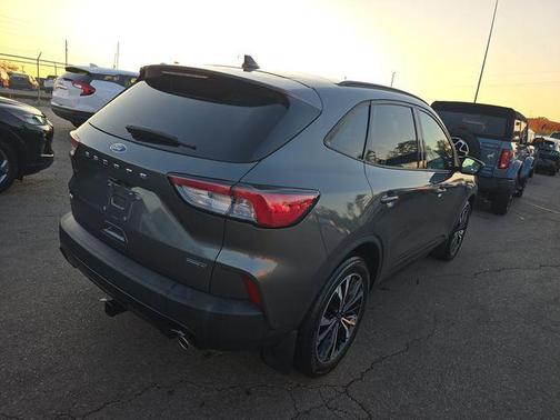 Carbonized Gray Metallic 2022 Ford Escape SE