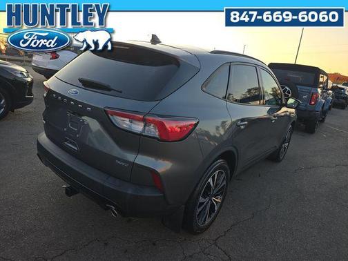 Carbonized Gray Metallic 2022 Ford Escape SE