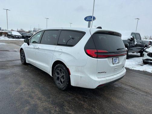 2024 Chrysler Pacifica Hybrid S Appearance Pkg