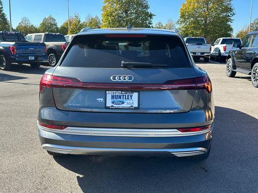 2019 Audi e-tron Premium Plus