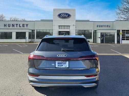 2019 Audi e-tron Premium Plus