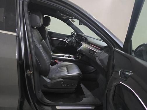 2019 Audi e-tron Premium Plus