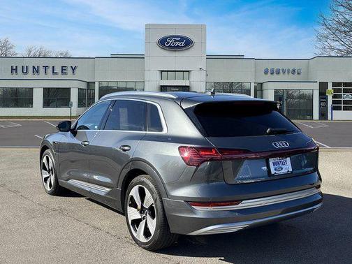 2019 Audi e-tron Premium Plus