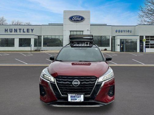 2022 Nissan Kicks SR