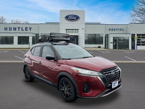 2022 Nissan Kicks SR