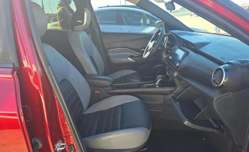 2022 Nissan Kicks SR