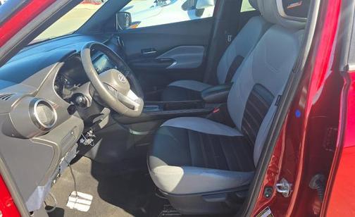 2022 Nissan Kicks SR