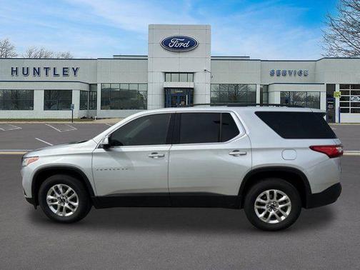 Silver Ice Metallic 2021 Chevrolet Traverse LT Cloth