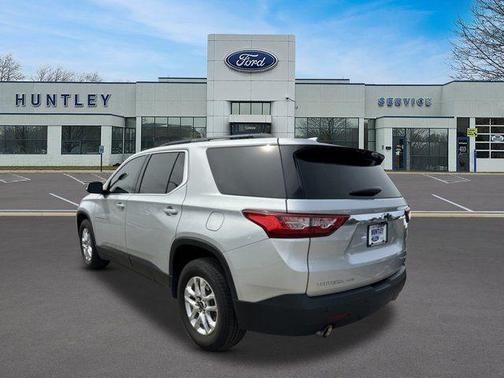 Silver Ice Metallic 2021 Chevrolet Traverse LT Cloth