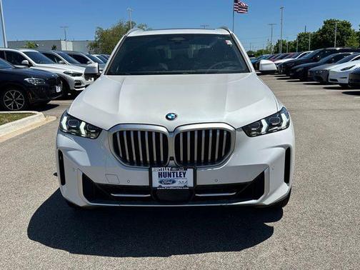 White Metallic 2024 BMW X5 xDrive40i