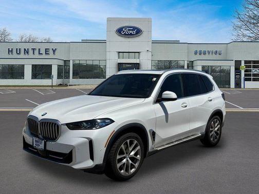 White Metallic 2024 BMW X5 xDrive40i