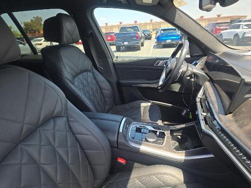 White Metallic 2024 BMW X5 xDrive40i