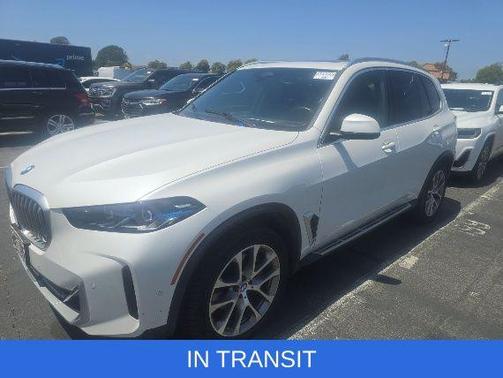 White Metallic 2024 BMW X5 xDrive40i