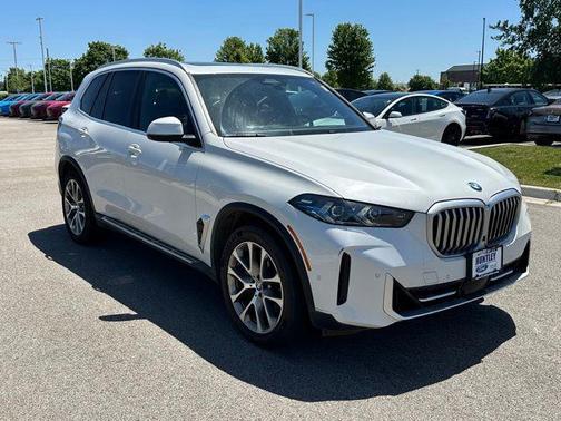 White Metallic 2024 BMW X5 xDrive40i