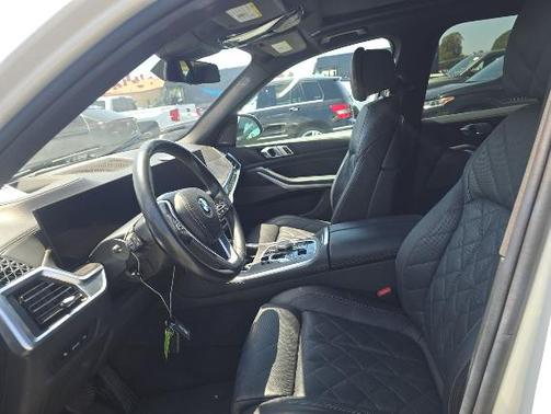 White Metallic 2024 BMW X5 xDrive40i