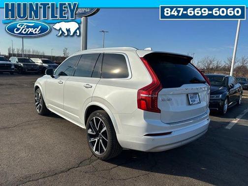 2022 Volvo XC90 T6 Momentum