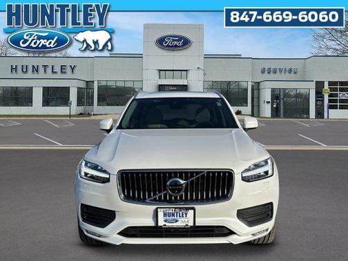 2022 Volvo XC90 T6 Momentum