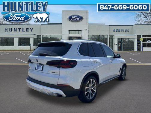 White Metallic 2024 BMW X5 xDrive40i