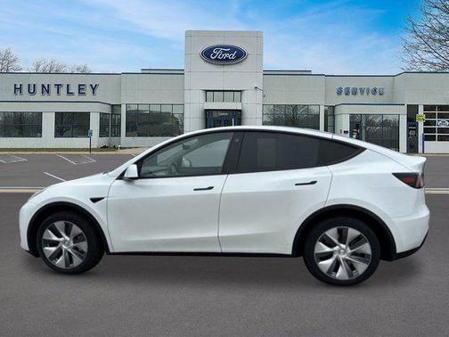 Pearl White Multi-Coat 2023 Tesla Model Y Long Range Dual Motor All-Wheel Drive
