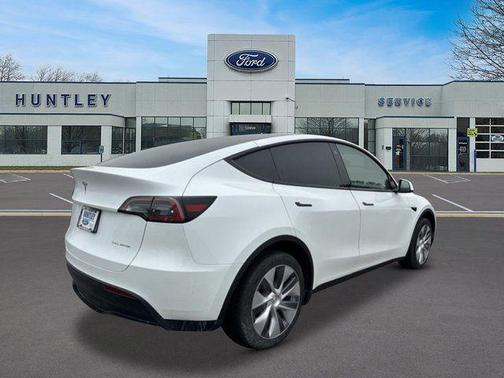 Pearl White Multi-Coat 2023 Tesla Model Y Long Range Dual Motor All-Wheel Drive