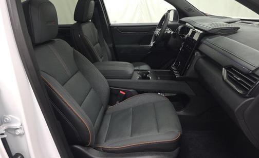 2025 GMC Acadia AWD AT4