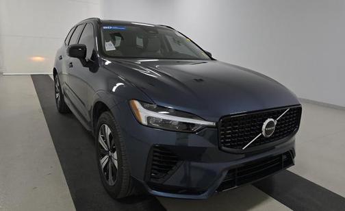 2024 Volvo XC60 Recharge Plug-In Hybrid T8 Core Dark Theme