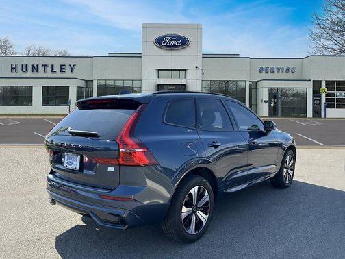 2024 Volvo XC60 Recharge Plug-In Hybrid T8 Core Dark Theme