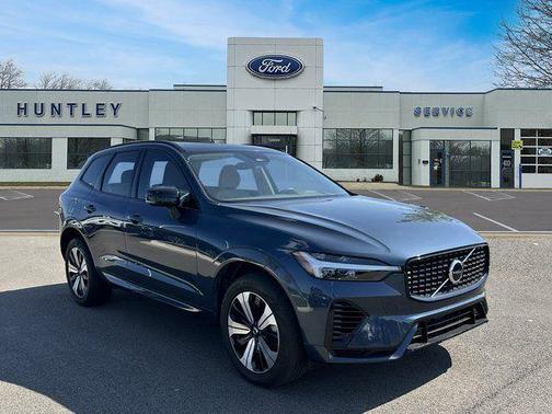 2024 Volvo XC60 Recharge Plug-In Hybrid T8 Core Dark Theme