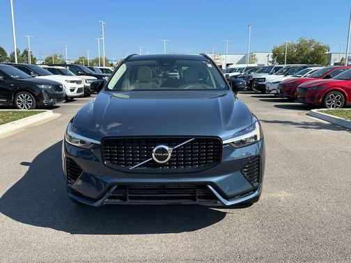 2024 Volvo XC60 Recharge Plug-In Hybrid T8 Core Dark Theme