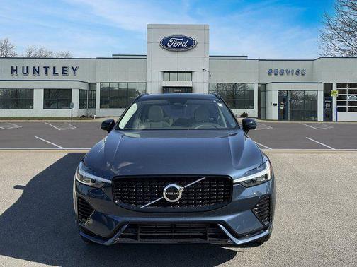 2024 Volvo XC60 Recharge Plug-In Hybrid T8 Core Dark Theme
