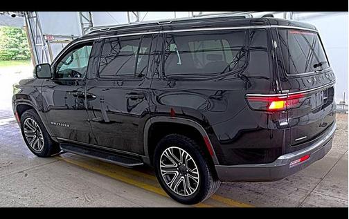 Diamond Black Crystal Pearlcoat 2022 Jeep Wagoneer Series III 4x4