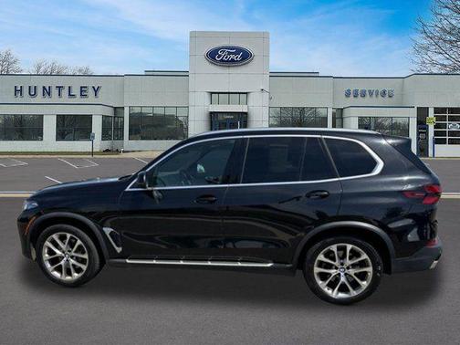 Black Sapphire Metallic 2024 BMW X5 xDrive40i