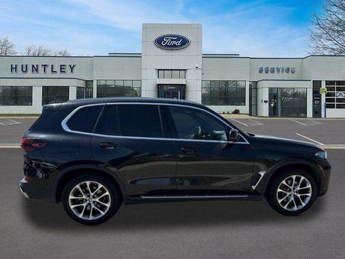 Black Sapphire Metallic 2024 BMW X5 xDrive40i