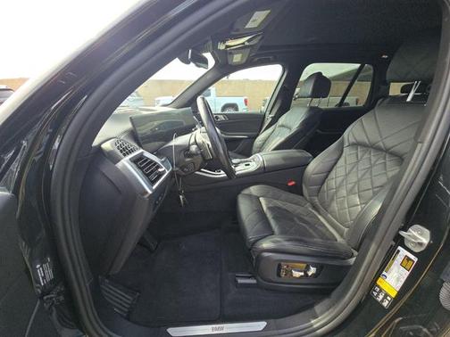 Black Sapphire Metallic 2024 BMW X5 xDrive40i